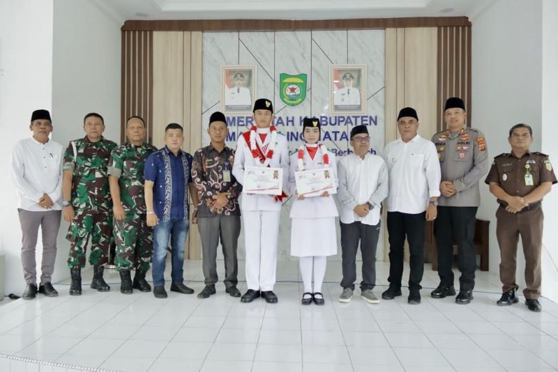 Bupati Madina Sambut Hangat Kepulangan Paskibraka Nasional Bupati Madina Sambut Hangat Kepulangan Paskibraka Nasional
