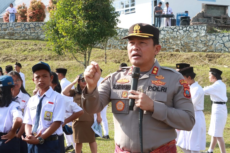 Kapolres Sampaikan Implementasi Wasbang Di SMA Swasta GKPS 1 Pamatangraya Kapolres Sampaikan Implementasi Wasbang Di SMA Swasta GKPS 1 Pamatangraya