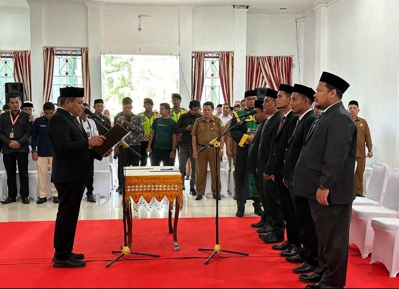 Pj Bupati Ambil Sumpah Komisioner KIP Abdya 2023-2028 Pj Bupati Ambil Sumpah Komisioner KIP Abdya 2023-2028
