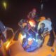 Tim gabungan SAR saat melakukan evakuasi korban yang hilang saat mencari ikan di sungai di Gampong Merandeh, Kecamatan Manyak Payed, Tamiang, Kamis (3/8) malam. Waspada/ist