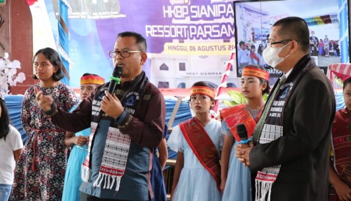 Bupati Toba Hadiri Pesta Pangompoion Gereja HKBP Sianipar Resort Parsambilan