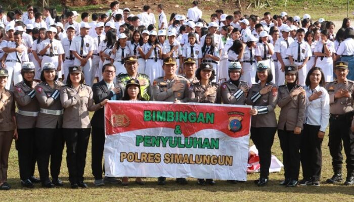 Kapolres Sampaikan Implementasi Wasbang Di SMA Swasta GKPS 1 Pamatangraya