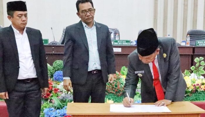 DPRD Simalungun Terima Ranperda Pertanggungjawaban APBD Dan LHP BPK RI 2022