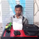Tersangka SU bersama barang bukti saat diamankan di Mapolres Langsa, Selasa (8/8). Waspada/dede