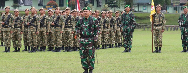 Penutupan pelatihan dasar kemiliteran Komcad dan penyumpahan Matra Darat Pertahanan Negara 2023 berlangsung di lapangan Jenderal Sudirman Rindam I/BB, Jl. Arga Sari, Kota Pematangsiantar, Senin (31/7).(Waspada-Ist).