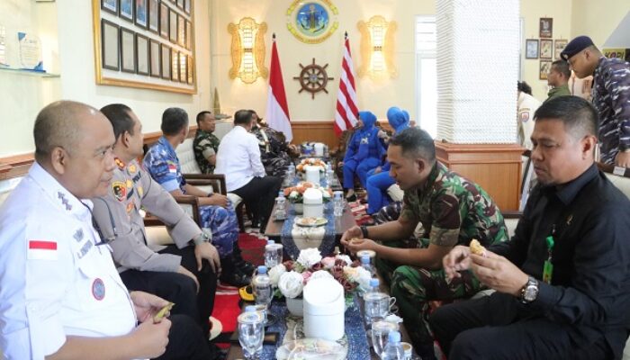 TNI Kibarkan Merah Putih Bawah Air Di 78 Titik Termasuk Lhoseumawe