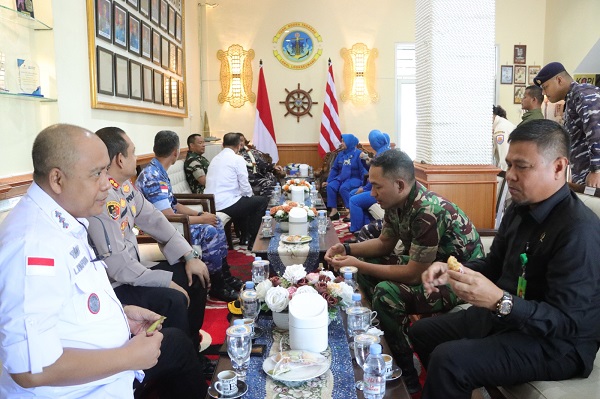 TNI Kibarkan Merah Putih Bawah Air Di 78 Titik Termasuk Lhoseumawe