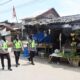 PATROLI: Polwan Polres Aceh Timur berpatroli di wilayah Pasar Tradisional Idi Rayeuk, Aceh Timur, Selasa (8/8). Waspada/Muhammad Ishak