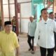 Wagubsu H. Musa Rajekshah akrab disapa Ijeck mengunjungi Kampoeng Kaos Madina di Jalan Lintas Timur Panyabungan, Madina. Waspada/Ist