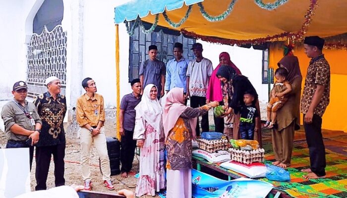 Desa Sibintang Salurkan Bantuan Untuk Balita Terindikasi Stunting
