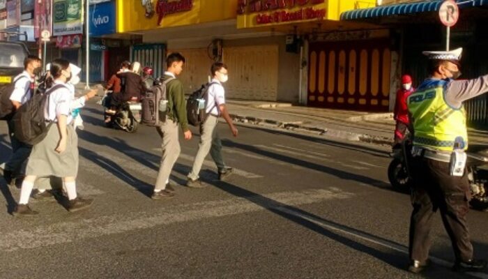 Layani Masyarakat, Polres P. Siantar Atur Rutinitas Di Tiap Simpang 