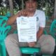 Ketua DPC LAKI Kabupaten Aceh Tamiang, Syahriel El Nasir menunjukkan surat SP2HP/84/VIII/RES.2.5/2023/Reskrim diterbitkan Polres Aceh Tamiang. Waspada/Muhammad Hanafiah