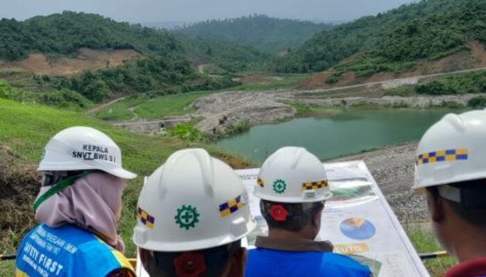 Pantau Progres Penyelesaian, Mahyuzar Tinjau Bendungan Keureutoe