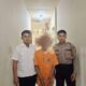 RS, 19, tersangka penganiaya anak di bawah umur dengan mengayunkan sebilah parang ke kepala. Waspada/Ist