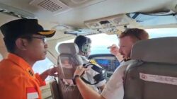 Pilot Susi Air yang membawa Tim Rescue Basarnas Nias saat melakukan pemantauan dari udara, melakukan pencarian dan pertolongan 4 WNA dan 3 WNI yang dilaporkan hilang. WASPADA/Dok Basarnas Nias