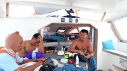 Korban selamat WNI Yunardi Ardi dan Kibal setelah dievakuasi ke Pulau Pinang Pulau Banyak Aceh Singkil, Selasa (15/8). WASPADA/ist.