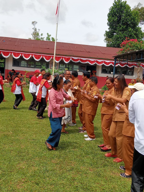 Masyarakat Desa Pandan memeriahkan penyambutan HUT ke-78 RI.Waspada/Kartolo Munte.
