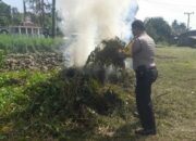 Sambut HUT Ke-78 RI, Bhabinkamtibmas Dan Perangkat Kelurahan Bersihkan Puskud