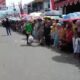 Warga membludak di inti kota saat menunggu karnaval HUT ke-78 RI. Waspada/Irham H. Nasution