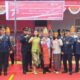 KALAPAS kelas lll Pangururan Krisman Ziliwu (tengah kemeja biru) foto bersama pegawai usai gelar upacara peringati HUT ke-78 RI. Waspada/Ist