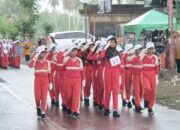 Meski Seragam Basah, Siswa SD Di Simpang Tiga Tetap Semangat