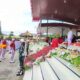 Inspektur Upacara, Pj Bupati Simeulue, Ahmadliyah, SH pada upacara penurunan Bendera Merah Putih, Kamis (17/8) sore. Waspada/ist