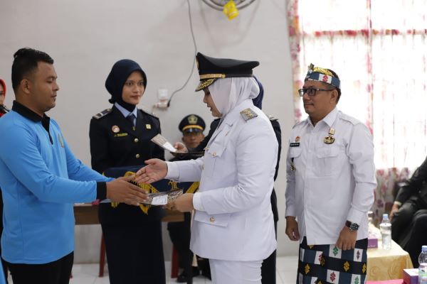 Wakil Bupati Madina Atika Azmi Utammi Nasution berpesan agar seluruh WBP di Lapas Panyabungan mampu menunjukkan sikap dan perilaku lebih baik. Waspada/Ist
