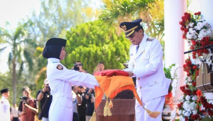 Pj Wali Kota Banda Aceh Irup Penurunan Bendera Di Kantor Gubernur