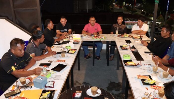 Di HUT Ke-78 RI Kapolres Simeulue Ngopi Bareng Wartawan