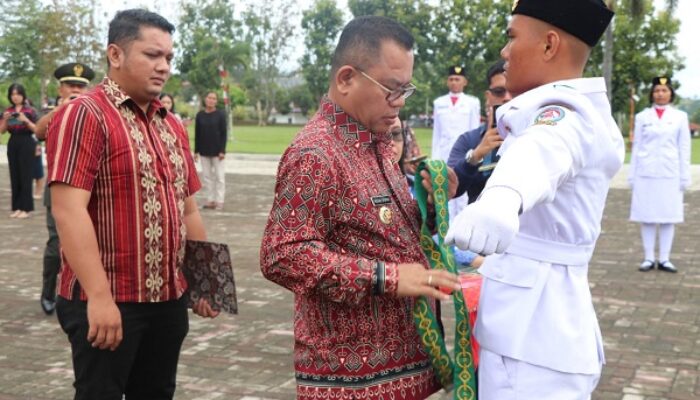 Bupati Lepas Kendit Paskibraka Kabupaten Toba