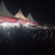 Ribuan pengunjung memadati lokasi Seni Rapai Daboh di Lapangan Sepakbola Idi Cut, Darul Aman, Aceh Timur, Jumat (18/9) malam. Waspada/Muhammad Ishak