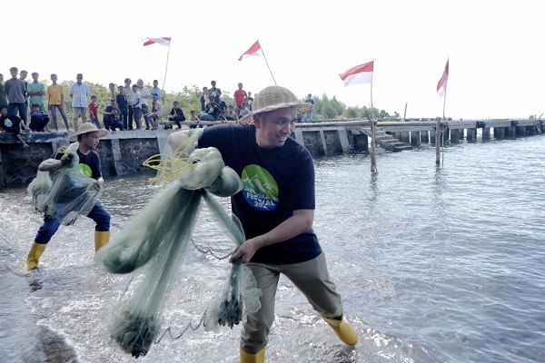 Tradisi menjala ikan masih dilestarikan di Gampong Jaboi Sabang. (Waspada/ist.)
