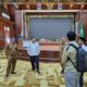 Ketua Umum terpilih DPW BKPRMI Aceh, Dr Mulia Rahman MA, bersama pengurus meninjau Anjong Mon Mata Banda Aceh sebagai lokasi Pelantikan Kepengurusan DPW BKPRMI Aceh Periode 2023-2027, Selasa 29 Agustus mendatang. Foto diambil, Senin (21/8). Waspada/Muhammad Ishak