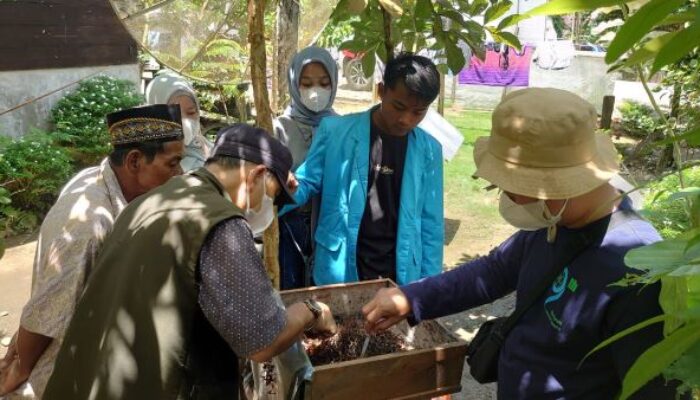PKM Unsam Diseminasi Alat Miseli Ke Poktan Maju Jaya Tamiang