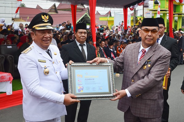 Wali Kota Irsan Efendi Nasution apresiasi prestasi kinerja Dinas Pendidikan dan Kebudayaan di bawah komando Kadis Muhammad Luthfi Siregar. (Waspada/Ist)