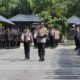 Kapolres Madina Kapolres Madina AKBP Reza Chairul Akbar Sidik Sik, SH, MH memimpin persiapan pengamanan sebelum pencoblosan, kemarin di Mapolres. Waspada/Ist