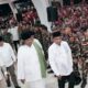 Kapoldasu Irjen Pol Agung Setya Imam Effendi bersama Kabinda Sumut Brigjen TNI H Asep Jauhari, Bupati Sergai H Darma Wijaya, Kapolres Sergai AKBP Oxy Yudha Pratesta, Dandim 0204 DS Letkol Czi Yoga Febrianto, Wabup Sergai H Adlin Tambunan saat mendampingi K.H Ahmad Muwafiq (Gus Muwafiq) pada acara dzikir dan doa kebangsaan di halaman masjid Agung Sergai di Desa Firdaus Kec.Sei Rampah, Senin (21/8) malam. (Waspada/Edi Saputra)