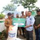 Plt Kepala Dinas Pangan Aceh, Drs Surya Rayendra, Selasa (22/8) pagi, secara simbolis menyerahkan bantuan 127 ton beras untuk masyarakat terdampak bencana banjir di Aceh Utara. Bantuan itu diterima oleh Sekretaris Daerah Kabupaten Aceh Utara Dr A Murtala, MSi, di halaman Kantor Balai Penyuluh Pertanian (BPP) Lhoksukon di Jalan Banda Aceh – Medan, Gampong Meunasah Reudeup Kecamatan Lhoksukon. Waspada/Ist