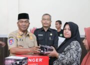 Ahmad Zarnawi Serahkan Alat Usaha Pelaku UKM