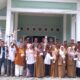 Foto bersama semua juara lomba di kantor Camat Seunagan Timur Kabupaten Nagan Raya, Selasa (22/8).(Waspada/Muji Burrahman)