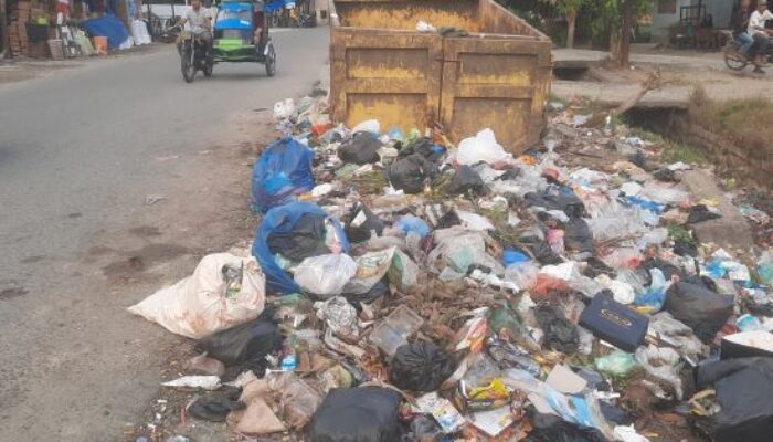 Sampah Berserak Di Panyabungan