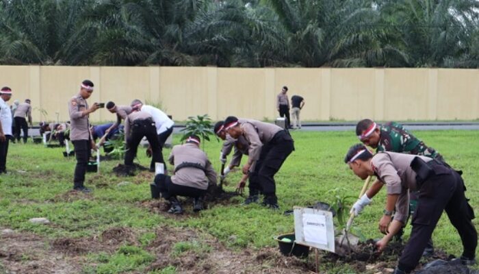 Polres Palas Sukseskan Program Penanaman 1000 Pohon