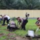 Personel Polres Padanglawas bersama TNI melaksanakan penanaman pohon buah-buahan di lapangan Mapolres Padanglawas. Waspada/Ist