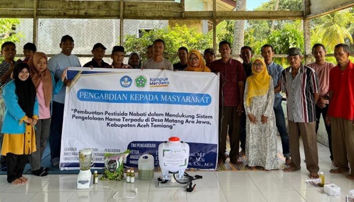 Dosen Unsam Demonstrasikan Pembuatan Pestisida Nabati