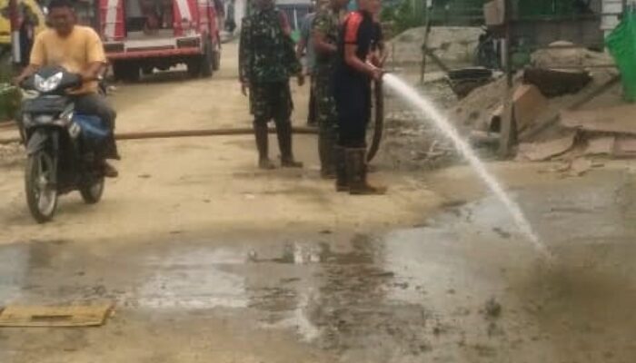 Pemkab Agara Bersihkan Lumpur Di Tiga Lokasi