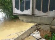 Satu Rumah Nyaris Roboh Diterjang Arus Krueng Langsa