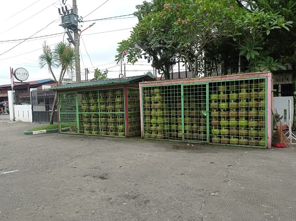 Gudang elpiji 3 kg milik PT BPM yang terkesan tidak sesuai standar yang ditetapkan PT Pertamina. (Waspada/Ria Hamdani)