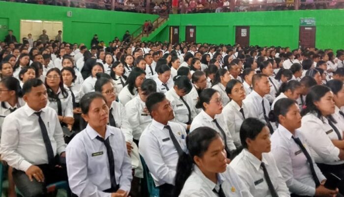 Bupati Dairi Serahkan 514 SK Guru P3K