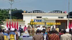 Presiden Joko Widodo resmikan SPAM Regional Mebidang di Jalan Gunung Sibayak, Kelurahan Tanah Merah, Kecamatan Binjai Selatan, Jum'at (25/8). (Waspada/Ri Hamdani)