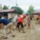 Terlihat dalam gambar, BPBD Agara, TNI beserta masyarakat setempat melakukan gotong royong pembersihan jalan. Waspada/Ist